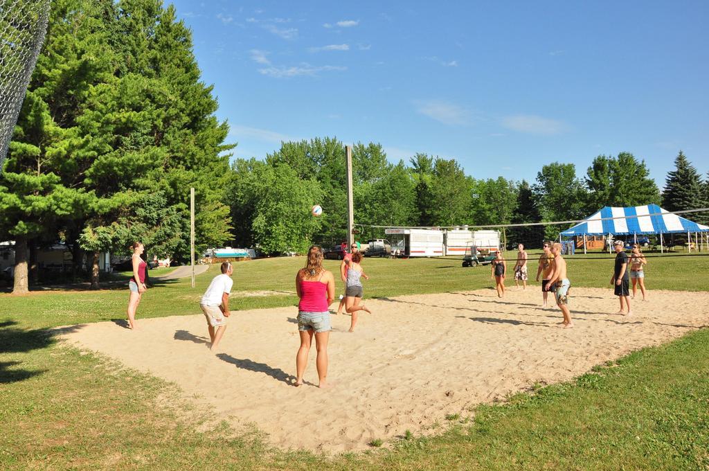 Plymouth Rock Camping Resort Deluxe Cabin 19 Elkhart Lake Esterno foto