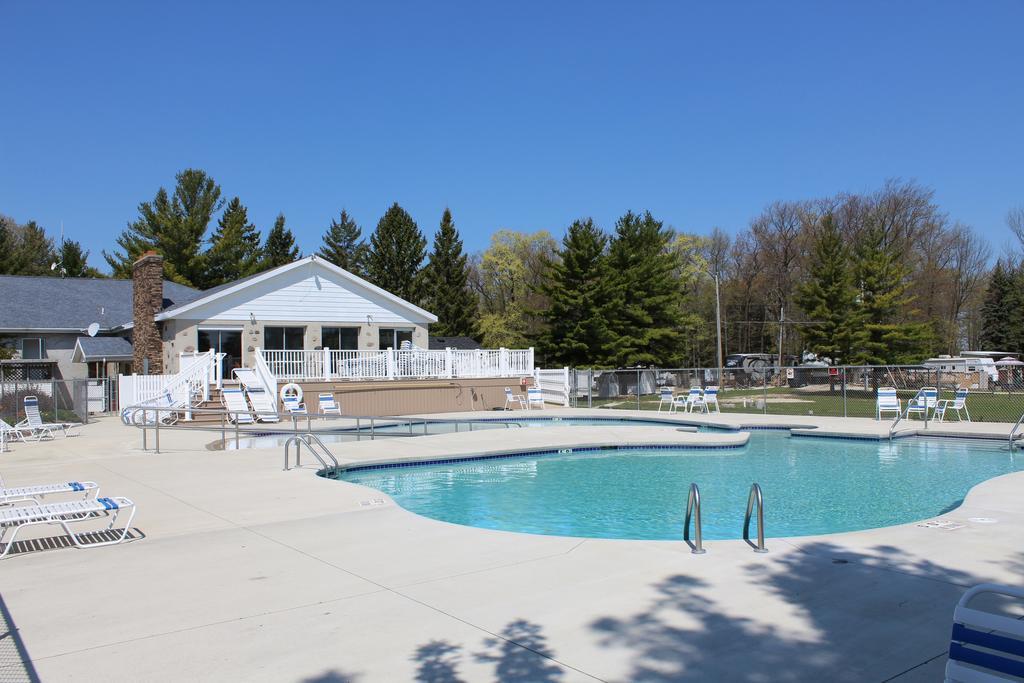 Plymouth Rock Camping Resort Deluxe Cabin 19 Elkhart Lake Esterno foto