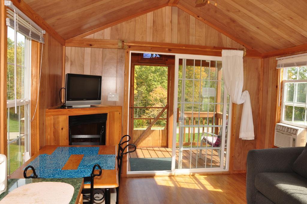 Plymouth Rock Camping Resort Deluxe Cabin 19 Elkhart Lake Esterno foto