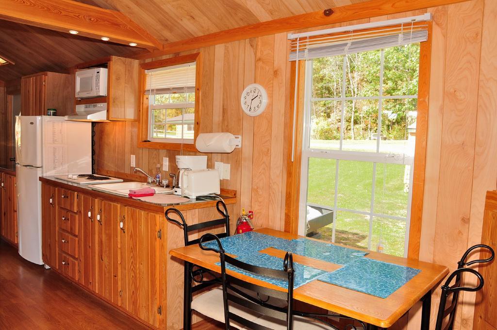 Plymouth Rock Camping Resort Deluxe Cabin 19 Elkhart Lake Esterno foto